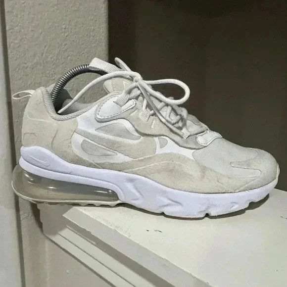 Nike Older Kids Air Max 270 React US 7Y Trainers BQ0103 100 - Picture 2 of 9